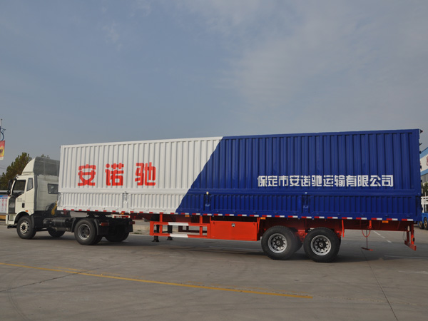 展翼廂式運(yùn)輸半掛車